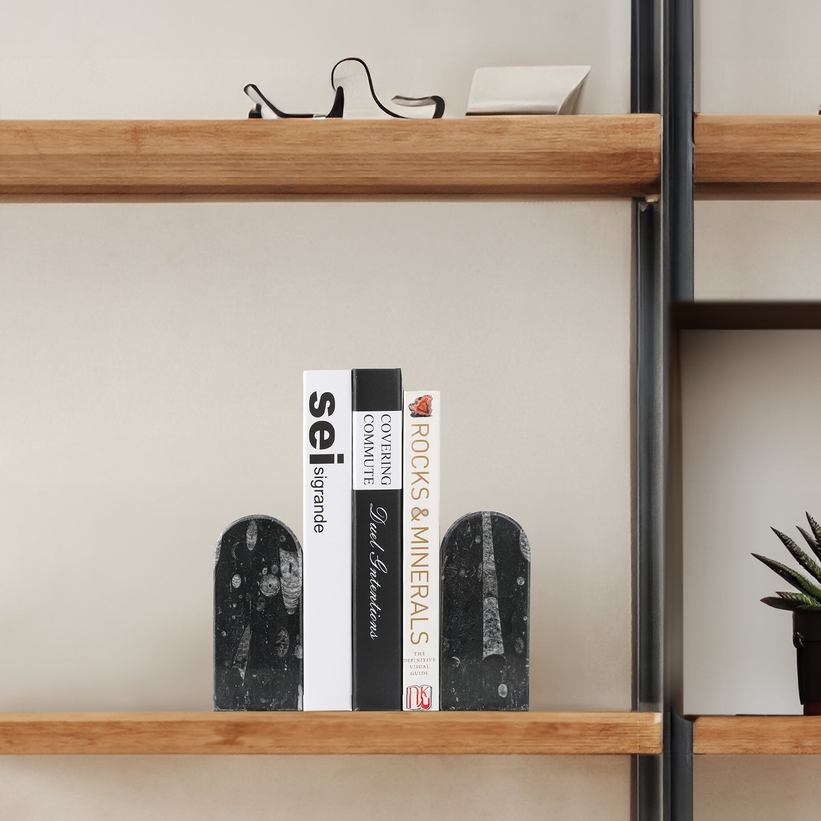 Triumphal Arch Bookends Medium - Granite (Black Fossil